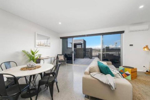 G149 Apt 2 - Holiday Find 3