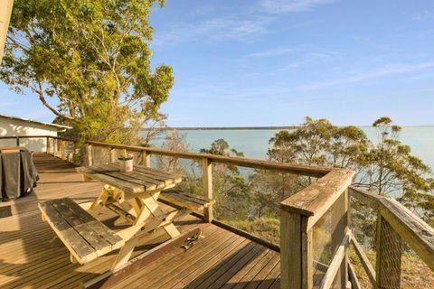 Lakescapes Cottage 180 Degree Panoramic Views - Holiday Find 6