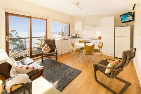 Lakescapes Cottage 180 Degree Panoramic Views - Holiday Find 1