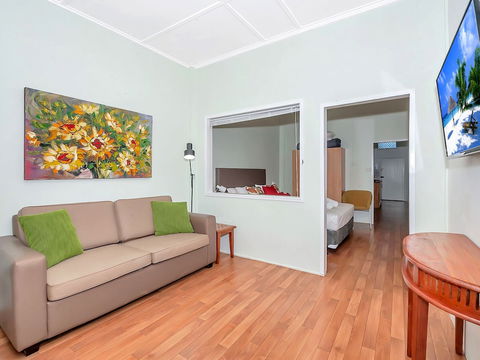 Easy Going Holiday Unit On McKenzie MK5 - Holiday Find 2
