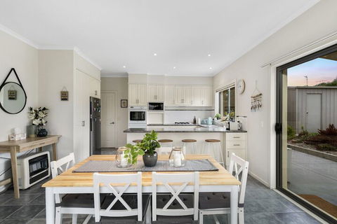 Beached AS Free Wifi Netflix & Foxtel Heated Pool - Holiday Find 4
