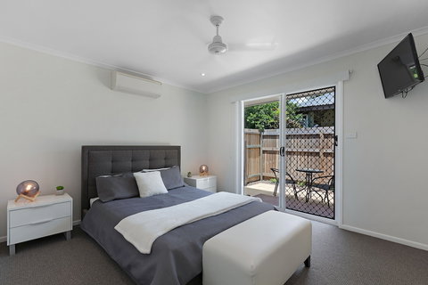 Whitsunday Palms - Holiday Find 3