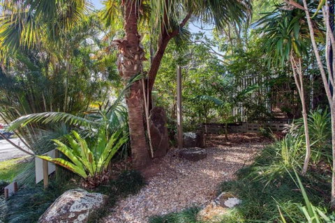 Elandra On Massinger Street - Holiday Find 1