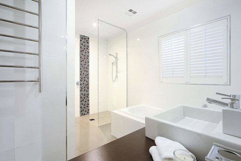 Lang Street Luxury Retreat Mulwala - Holiday Find 4