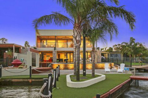 Lang Street Luxury Retreat Mulwala - Holiday Find 0