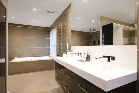 Lang Street Luxury Retreat Mulwala - Holiday Find 5