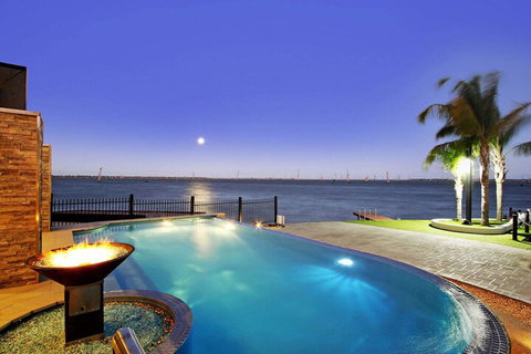 Lang Street Luxury Retreat Mulwala - Holiday Find 3