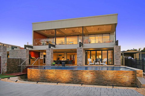 Lang Street Luxury Retreat Mulwala - Holiday Find 1