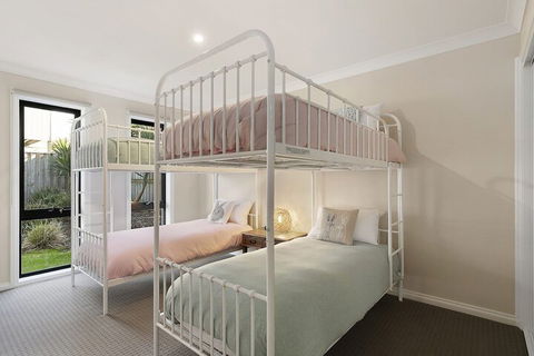 Summer Breeze Free Wifi & Netflix Inlet Side Central Location - Holiday Find 1