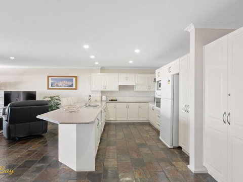 Nelson Bay CBD Apartment No.41 Nelson Towers - Holiday Find 2