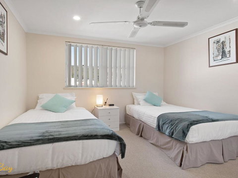 Nelson Bay CBD Apartment No.41 Nelson Towers - Holiday Find 3