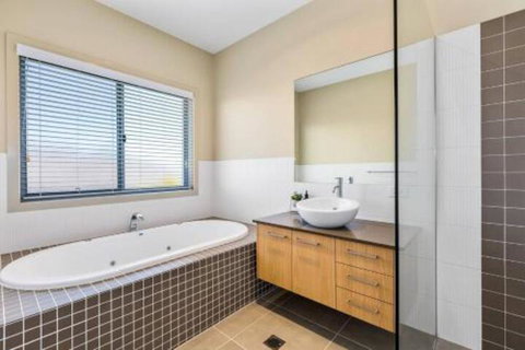 Elliston At Corporate Boardies. - Holiday Find 3