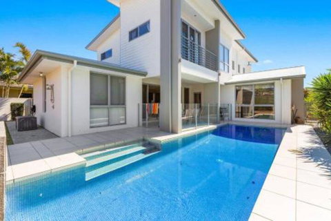 Elliston At Corporate Boardies. - Holiday Find 0