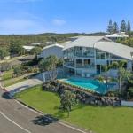 Beachside Luxury Sunrise Beach - Holiday Find 0
