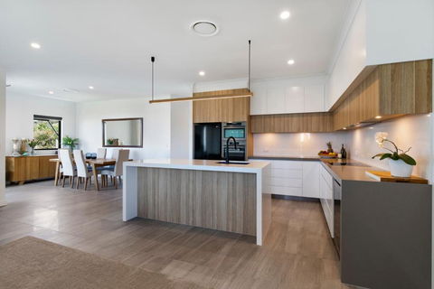Penthouse Luxe Sunrise Beach - Holiday Find 4
