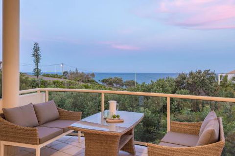 Penthouse Luxe Sunrise Beach - Holiday Find 6