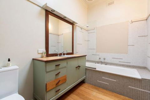 BEACHSIDE GETAWAY DROMANA - Holiday Find 4