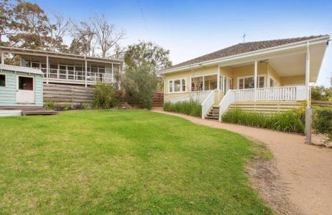 BEACHSIDE GETAWAY DROMANA - Holiday Find 6