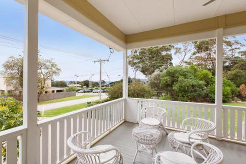 BEACHSIDE GETAWAY DROMANA - Holiday Find 1