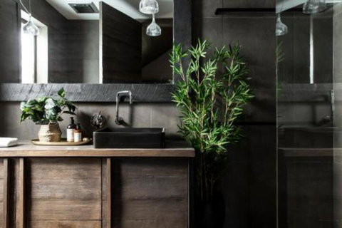 Hardwood House - Holiday Find 3