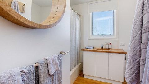 Dimmicks Retreat 300m To Beach - Holiday Find 3