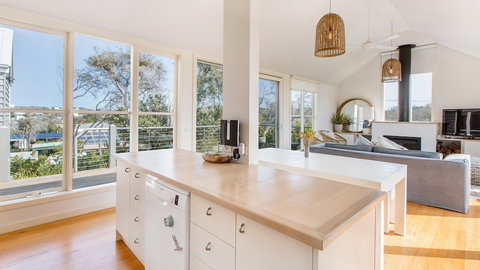 Dimmicks Retreat 300m To Beach - Holiday Find 4