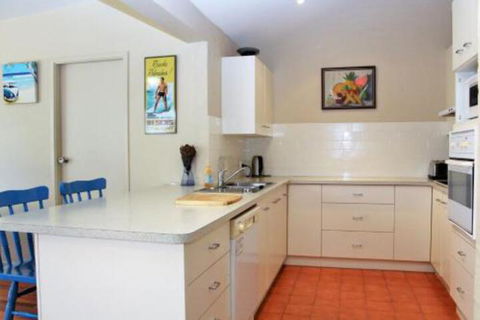 BEACHSIDE VILLA 2 - Holiday Find 2