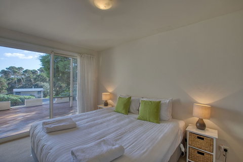 Seaview Apartment - Holiday Find 3