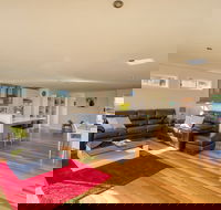 Seaview Apartment - Holiday Find