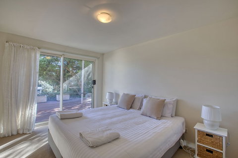 Seaview Apartment - Holiday Find 5