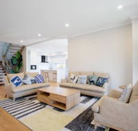 Lux Style 4BR Townhouseashwood - Holiday Find