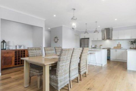 Coastal Luxury Retreat - Holiday Find 2