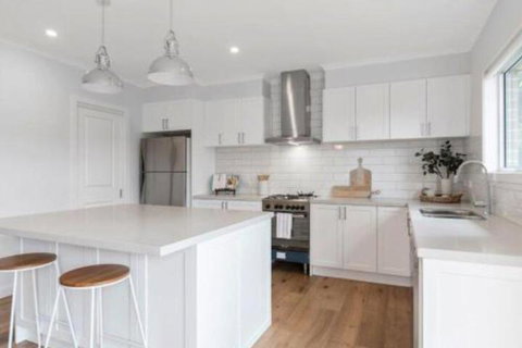 Coastal Luxury Retreat - Holiday Find 0