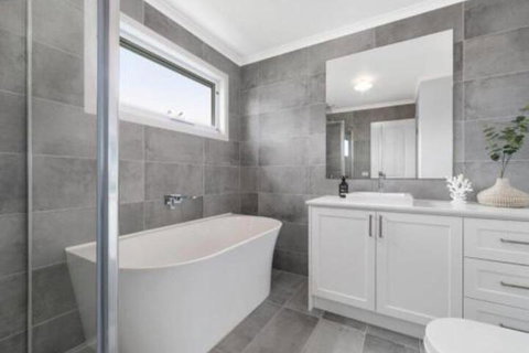 Coastal Luxury Retreat - Holiday Find 5