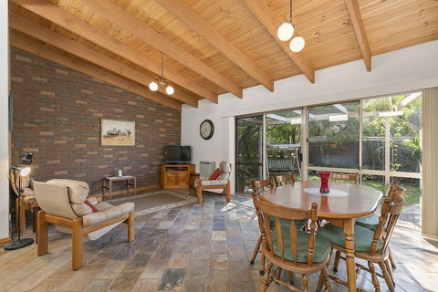 Peaceful Retreat Surf Side PET Friendly - Holiday Find 1