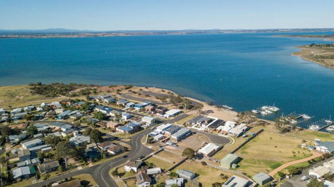 Captains Hideaway Jetty Berth & Pet Friendly - Holiday Find 1