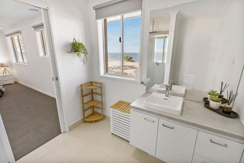 Captains Hideaway Jetty Berth & Pet Friendly - Holiday Find 2