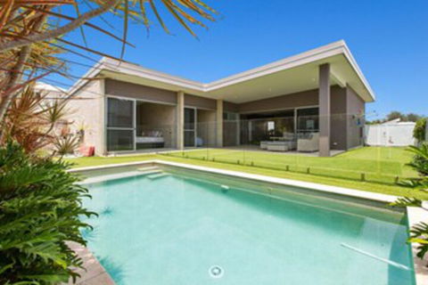 BEACHSIDE HAVEN - Holiday Find 0