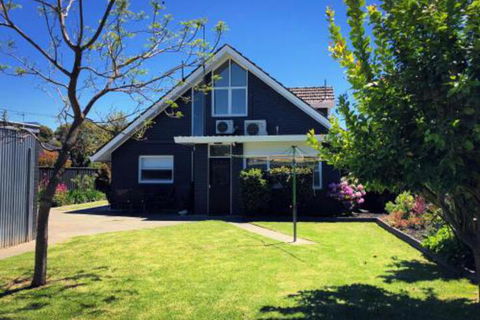 Murrays Place On Pakenham - Holiday Find 5