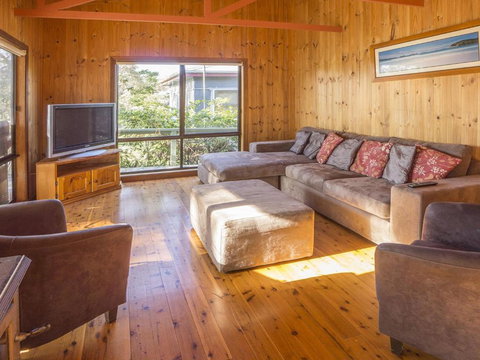 Centre Street 10 Lake Tabourie - Holiday Find 5