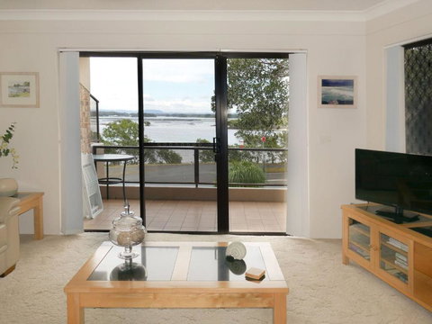 Renas Court 2 - Holiday Find 6