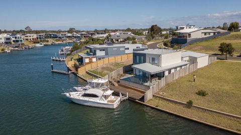 Anchored Access To The Gippsland Lakes - Holiday Find 5