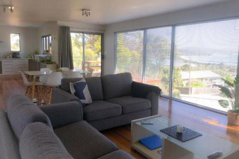 BAY Of FIRES BEACH SHACK Ocean Views From A Modern Beachhouse - Holiday Find 3