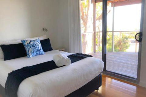 BAY Of FIRES BEACH SHACK Ocean Views From A Modern Beachhouse - Holiday Find 7