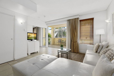 Hastings Street Unit Across Road From Beach Unit 524 32 Hastings Street - Holiday Find 5