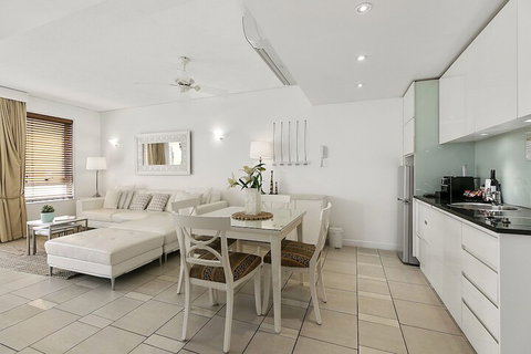 Hastings Street Unit Across Road From Beach Unit 524 32 Hastings Street - Holiday Find 6