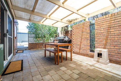 Seascape At Glenelg 3BDRM Luxury WiFi Beach Airport - Holiday Find 5