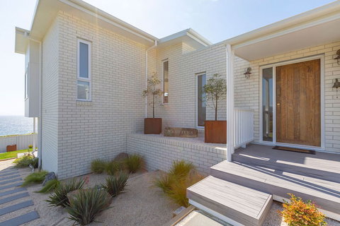 Nautilus Bay Of Fires - Holiday Find 0