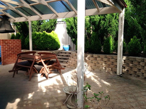 Lakeside Getaway - Holiday Find 0