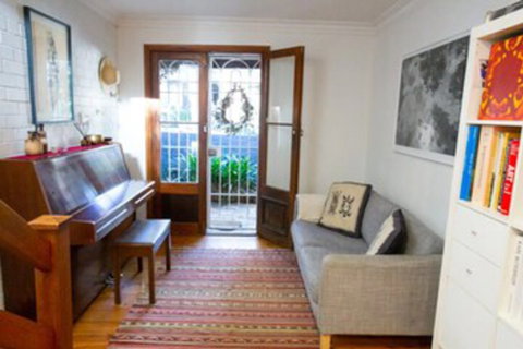 Charming Cottage With Leafy Courtyard - Holiday Find 0